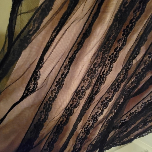 Minuet Black Lace Sleeveless Midi Dress with Tan Lining Size Medium - Picture 3 of 4